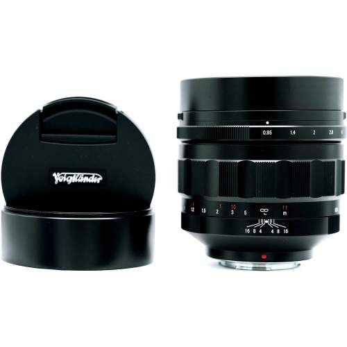 VOIGTLÄNDER - 60mm f/0,95 Nokton (MFT)